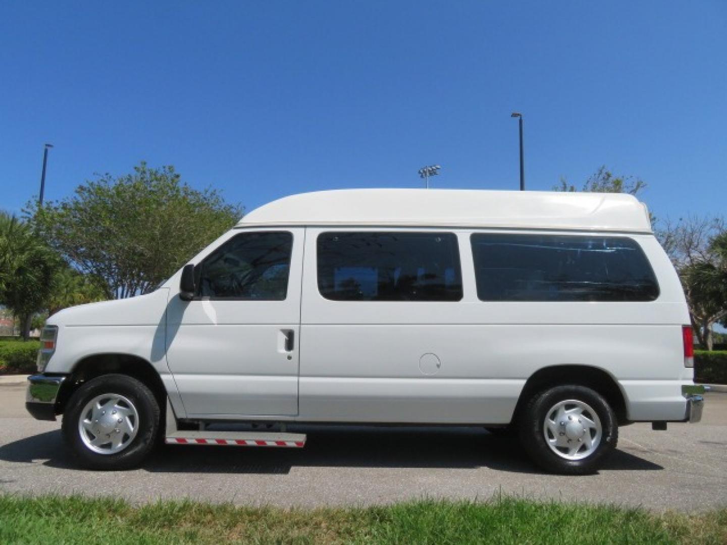 2014 White /Gray Ford E-Series Van (1FTNE1EW1ED) , Automatic transmission, located at 4301 Oak Circle #19, Boca Raton, FL, 33431, (954) 561-2499, 26.388861, -80.084038 - Photo#14